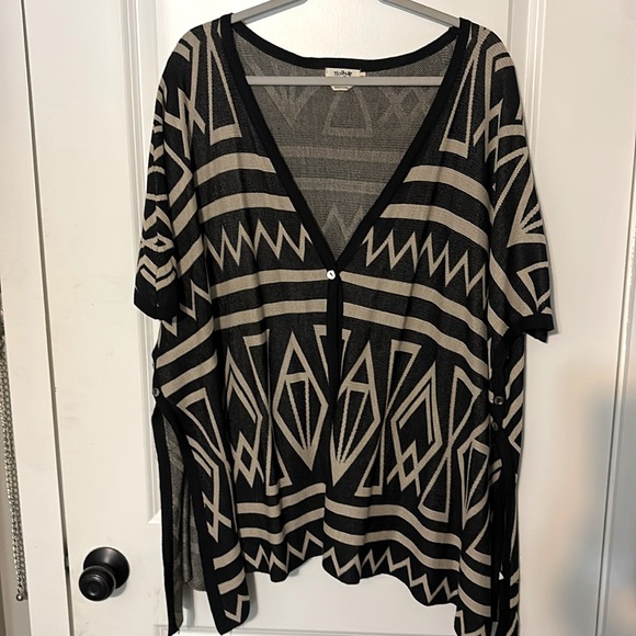 Molly Bracken Aztec Design Sweater/Poncho Style - One Size-Looks to fit XL or 2X - Picture 1 of 9